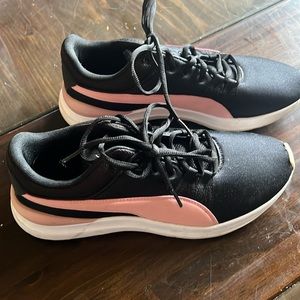 Kids size 5.5 black and pink puma